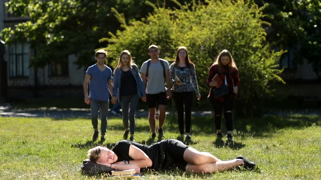 Stock Video Friends Waking Up Their Lazy Friend Live Wallpaper For PC