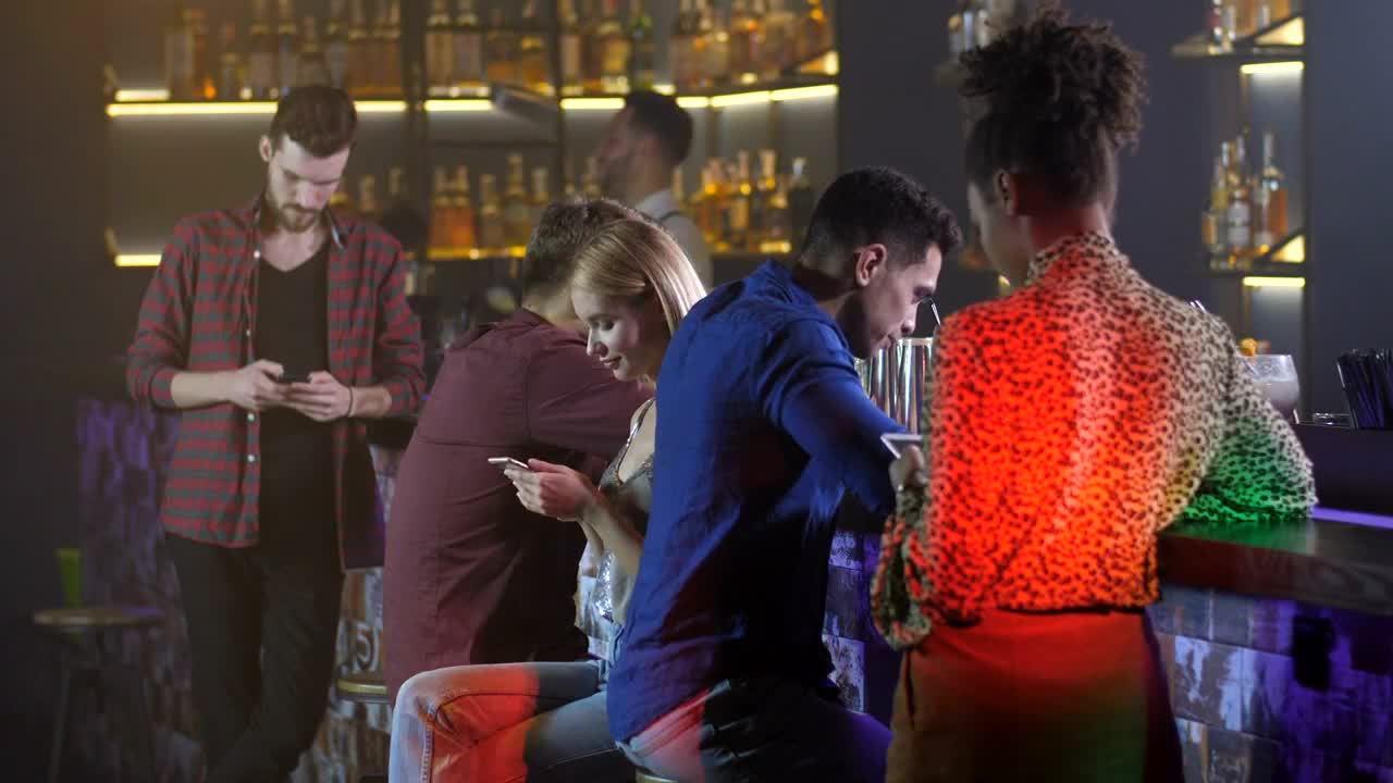 Stock Video Friends Using Their Phones While Out Live Wallpaper For PC