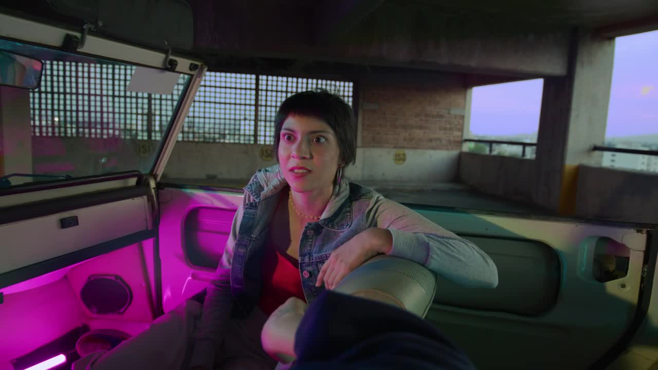 Stock Video Friends Talking In A Convertible Car Live Wallpaper For PC