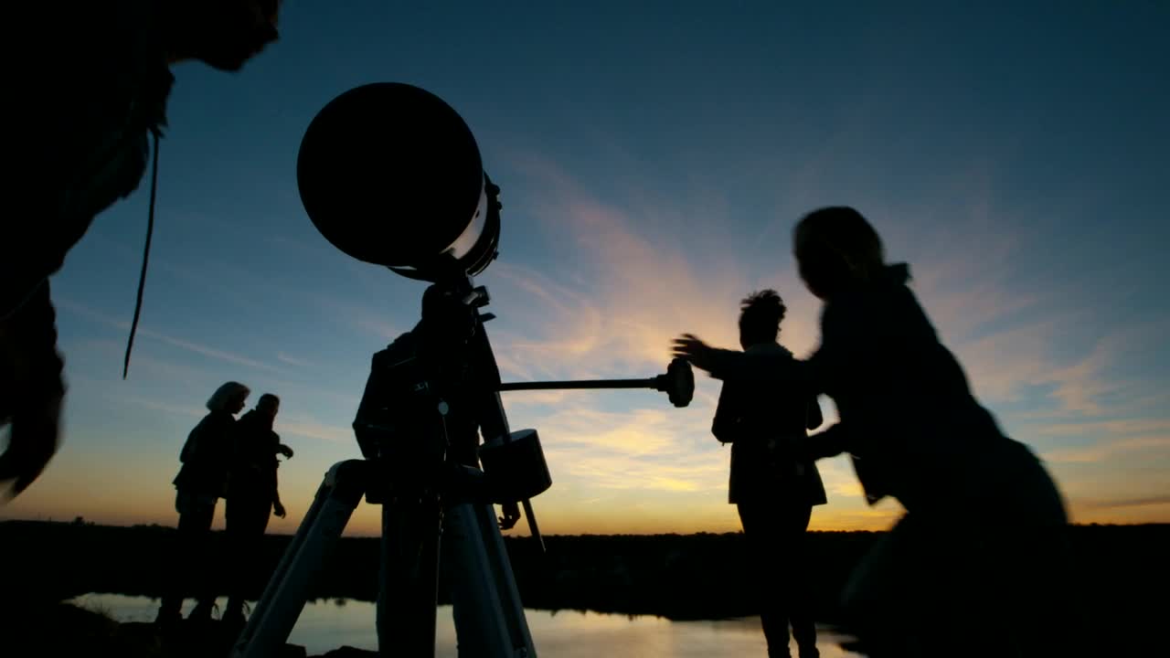 Stock Video Friends Stargazing Together At Night Live Wallpaper For PC