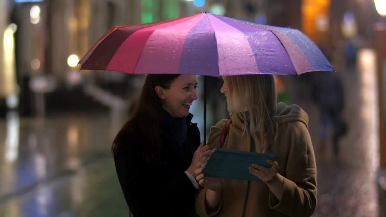 Stock Video Friends Standing Under An Umbrella Live Wallpaper For PC