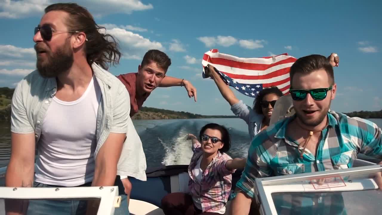Stock Video Friends Sailing On A Speedboat Live Wallpaper For PC