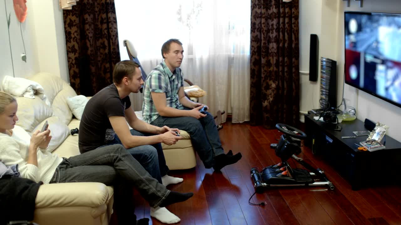 Stock Video Friends Playing A Video Game Splitscreen Live Wallpaper For PC