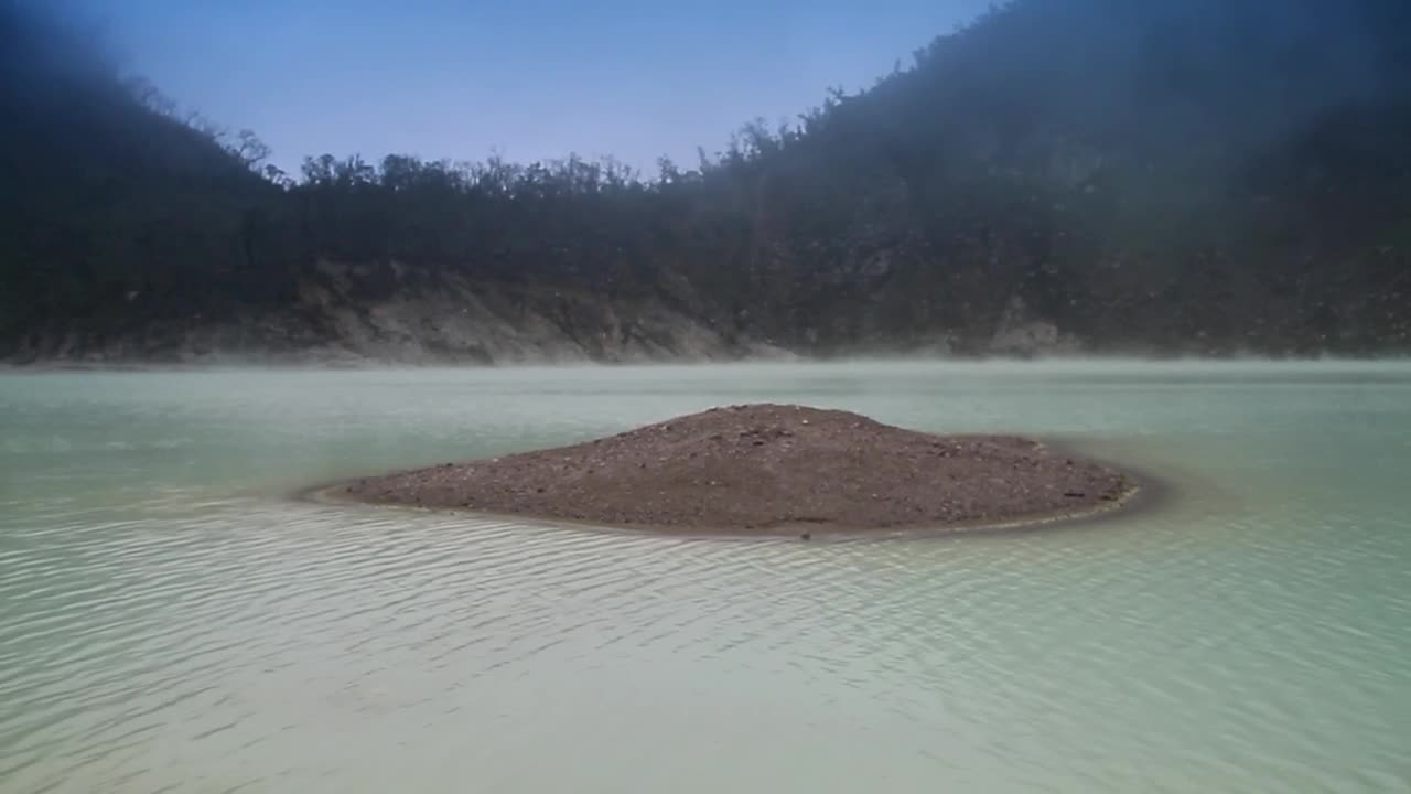 Stock Video Lake Formed In A Volcanic Crater Animated Wallpaper