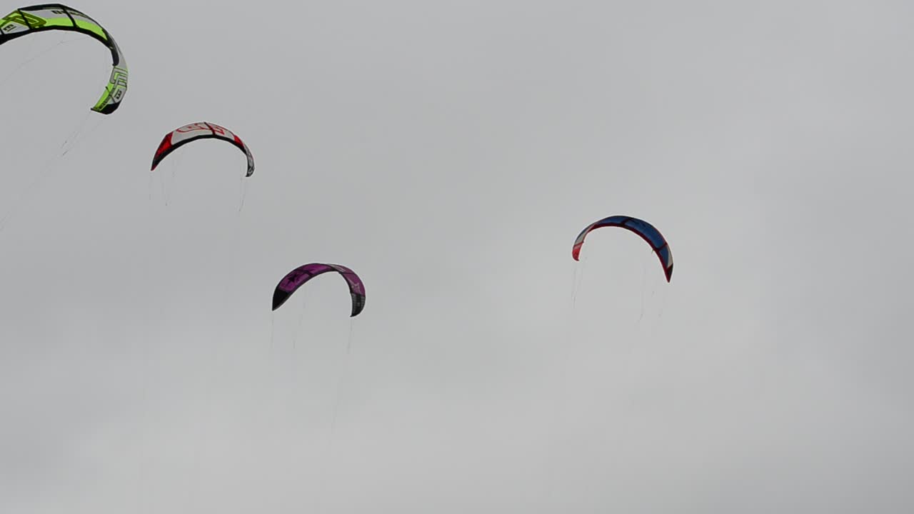 Stock Video Kitesurfing Over The Ocean Animated Wallpaper