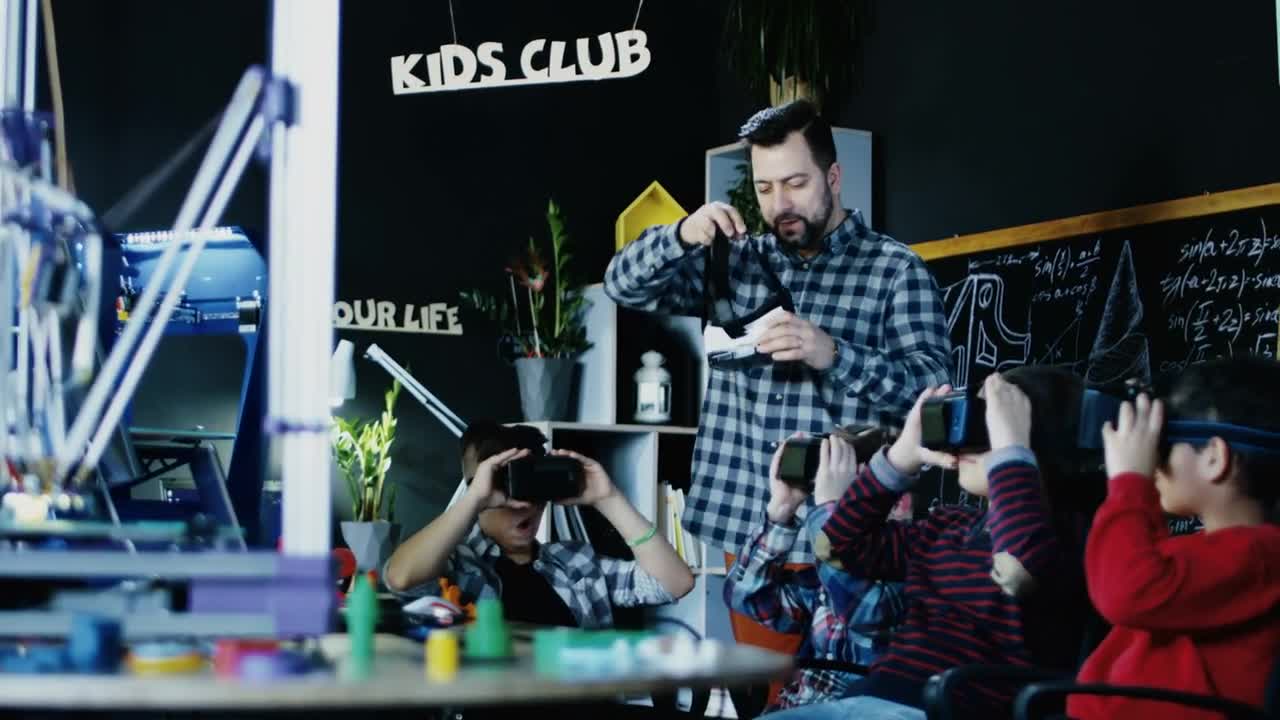 Stock Video Kids With Teacher Exploring Vr Technology Animated Wallpaper