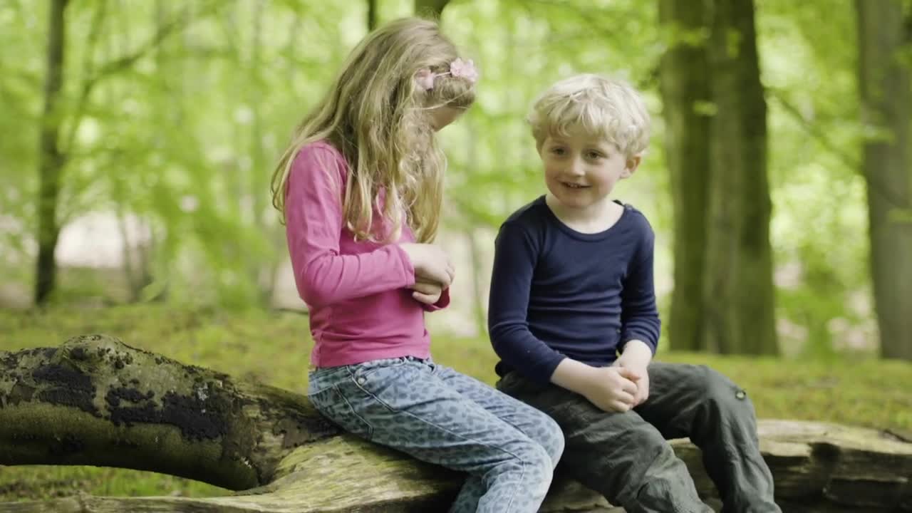 Stock Video Kids Chatting Animated Wallpaper