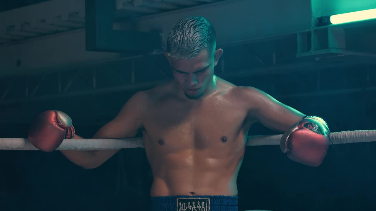 Stock Video Kickbox Fighter Resting In The Ring Animated Wallpaper
