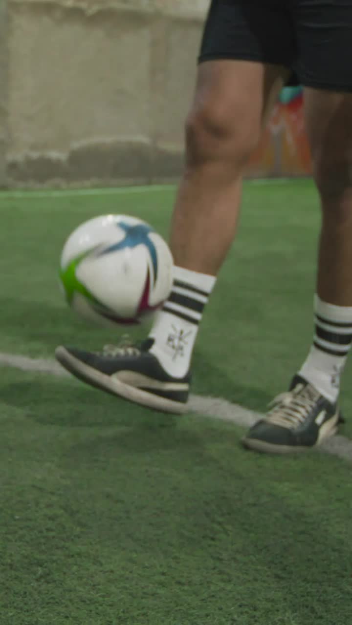 Stock Video Juggling The Ball Animated Wallpaper