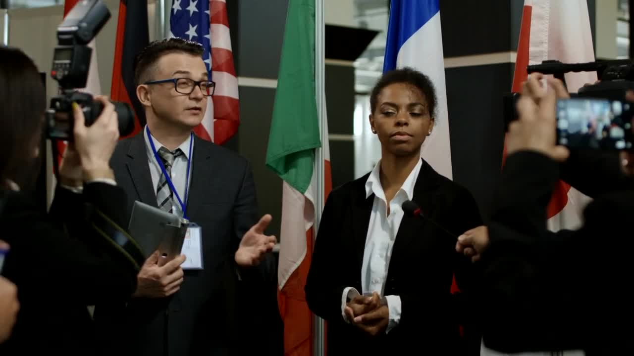 Stock Video Journalists Interviewing A Woman Animated Wallpaper