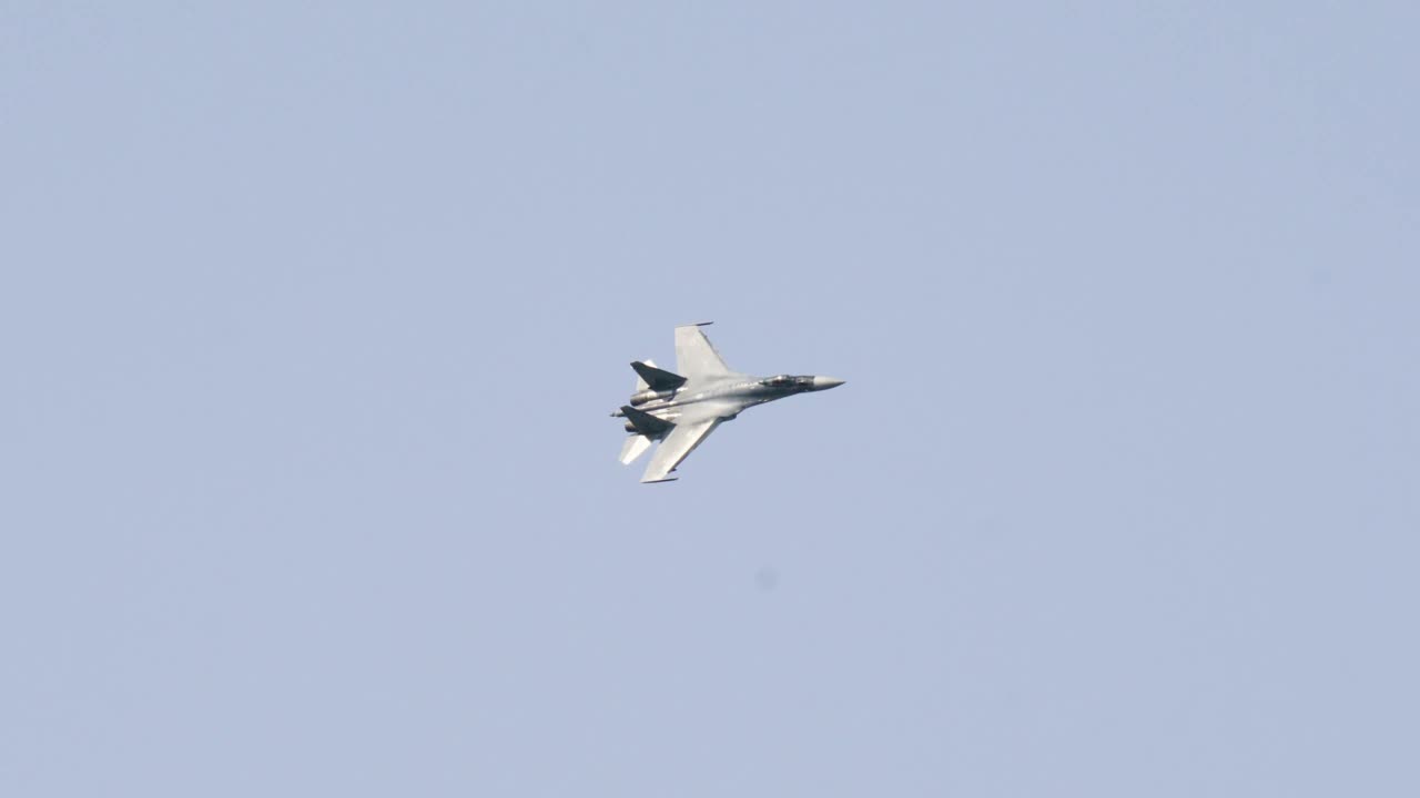 Stock Video Jet Fighter In The Clear Sky Animated Wallpaper