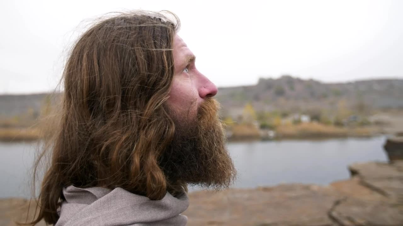 Stock Video Jesus Looking At The Sky Slowly Animated Wallpaper