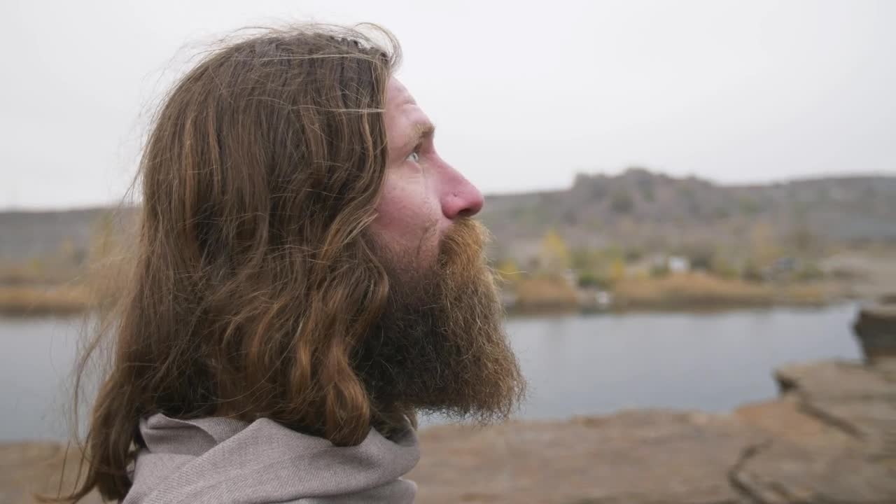 Stock Video Jesus Looking At Heaven With Faith Animated Wallpaper