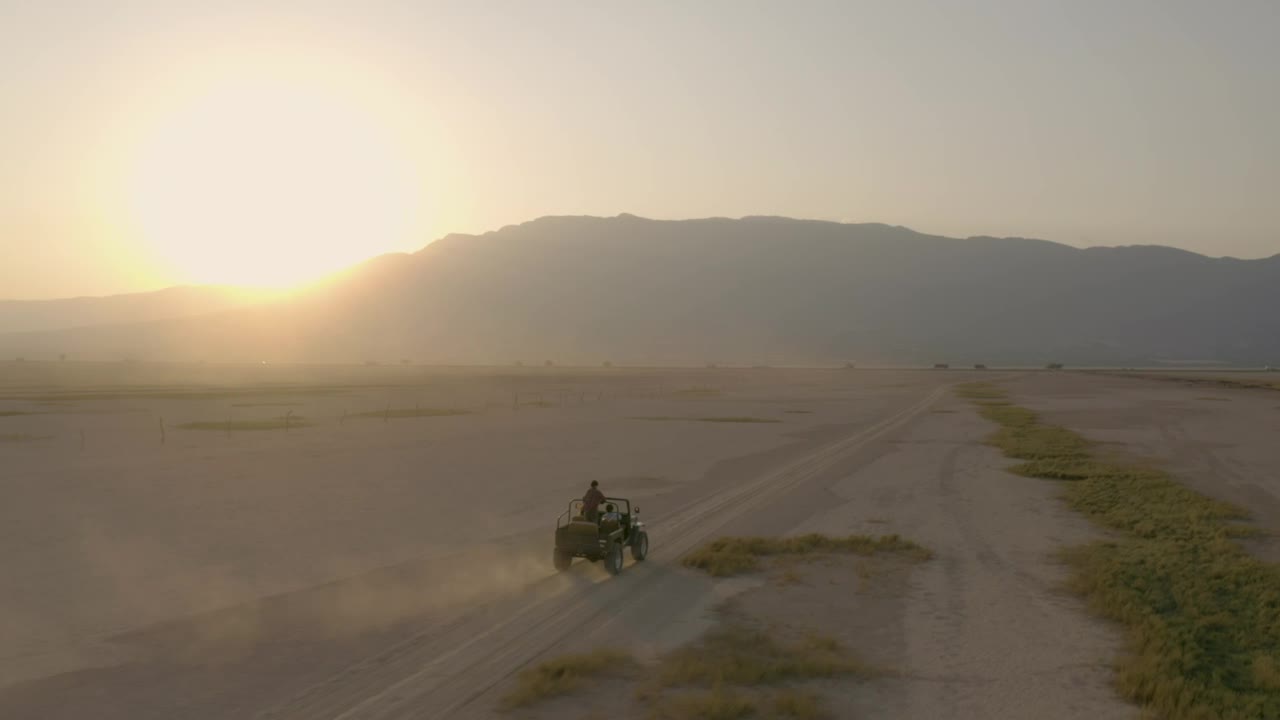 Stock Video Jeep Crossing An Arid Desert During Sunset Animated Wallpaper
