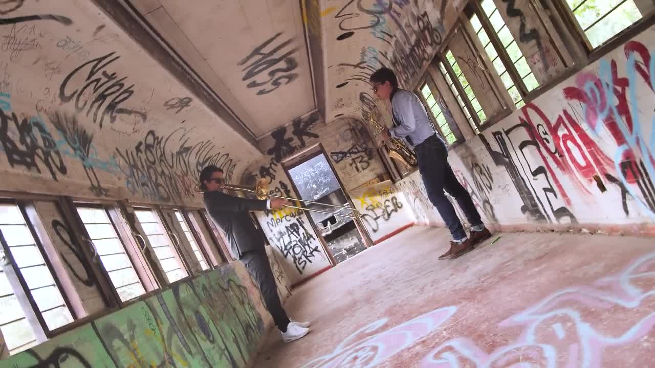 Stock Video Jazz Musicians On An Abandoned Train Animated Wallpaper