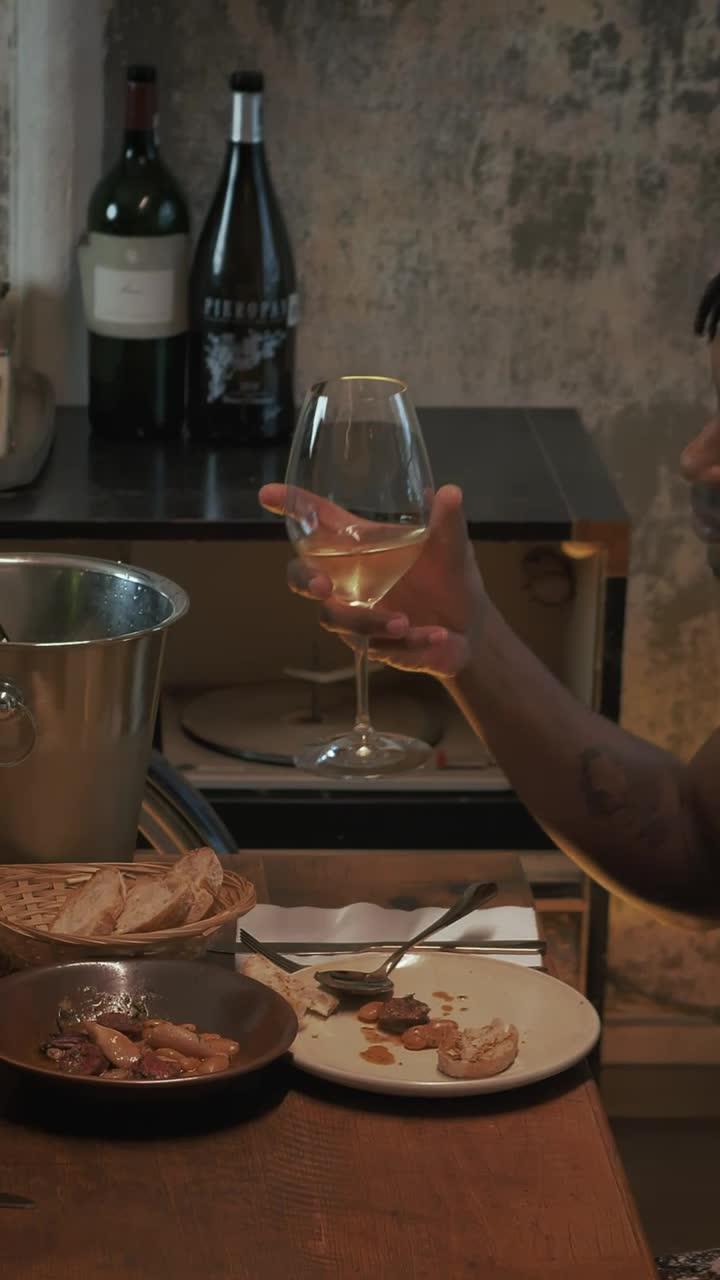 Stock Video Intimate Romantic Dinner Between A Boy And A Girl Animated Wallpaper