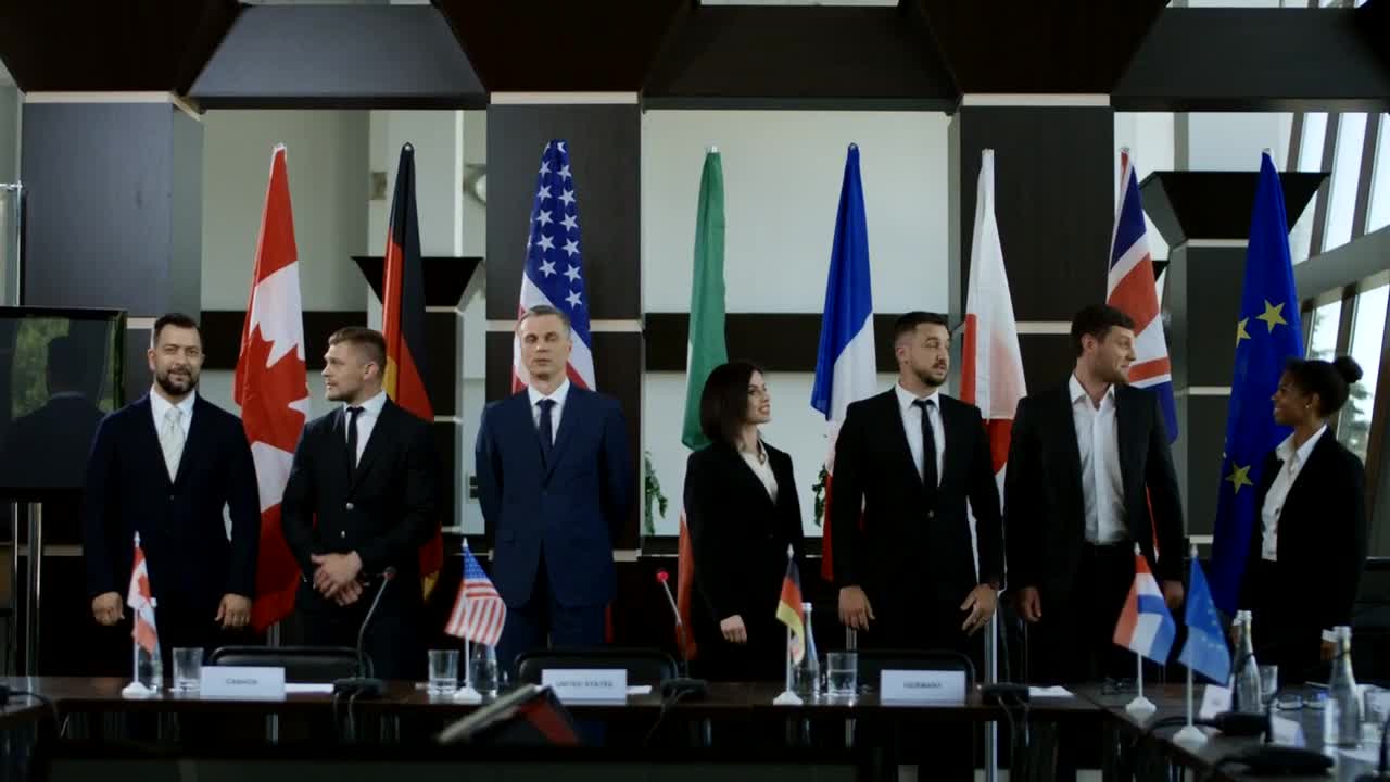 Stock Video International Leaders Posing For A Photo Animated Wallpaper