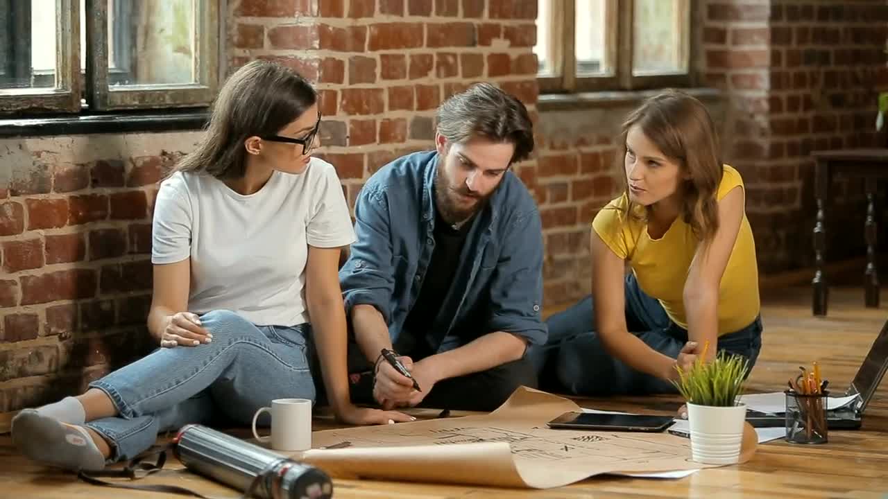 Stock Video Interior Designer Helping Women Idealize Plan Animated Wallpaper