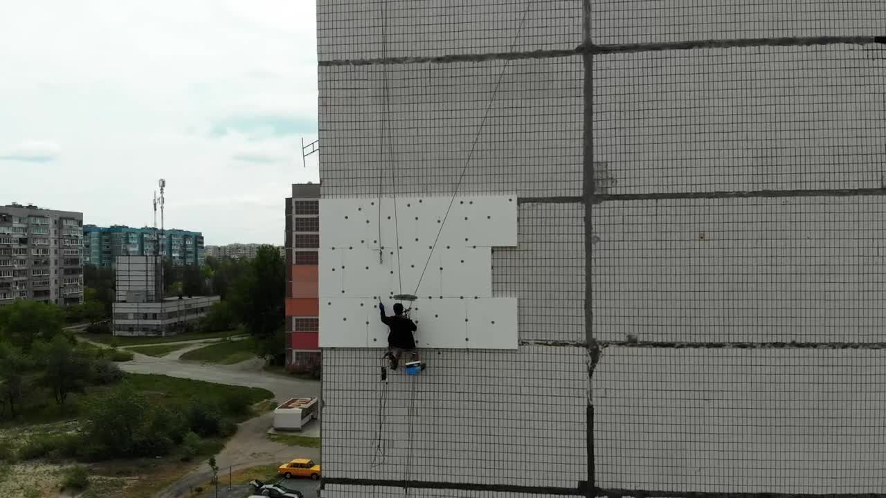 Stock Video Industrial Alpinist Painting A Wall Animated Wallpaper