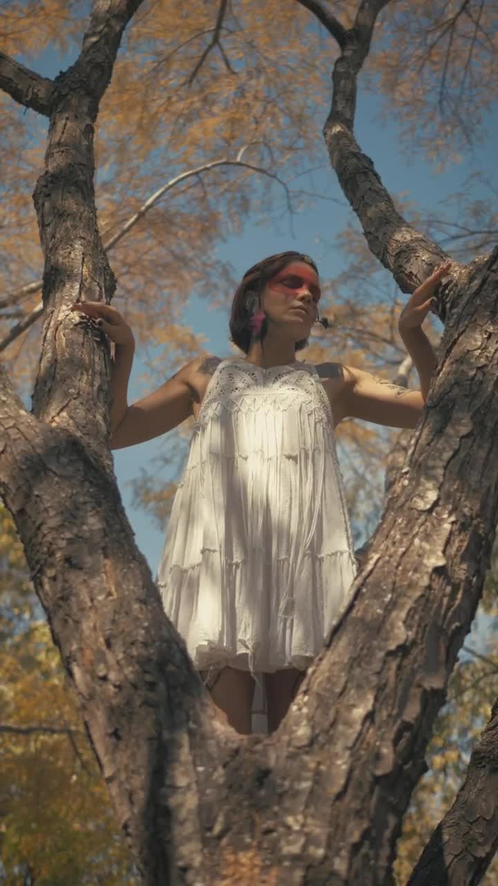 Stock Video Indie Fashion Girl Wearing White Dress Animated Wallpaper