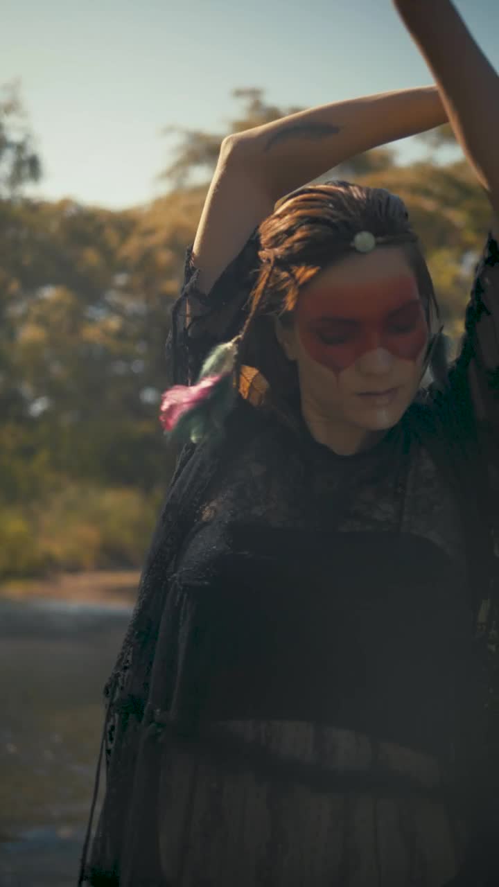 Stock Video Indie Fashion Girl Portrait Animated Wallpaper