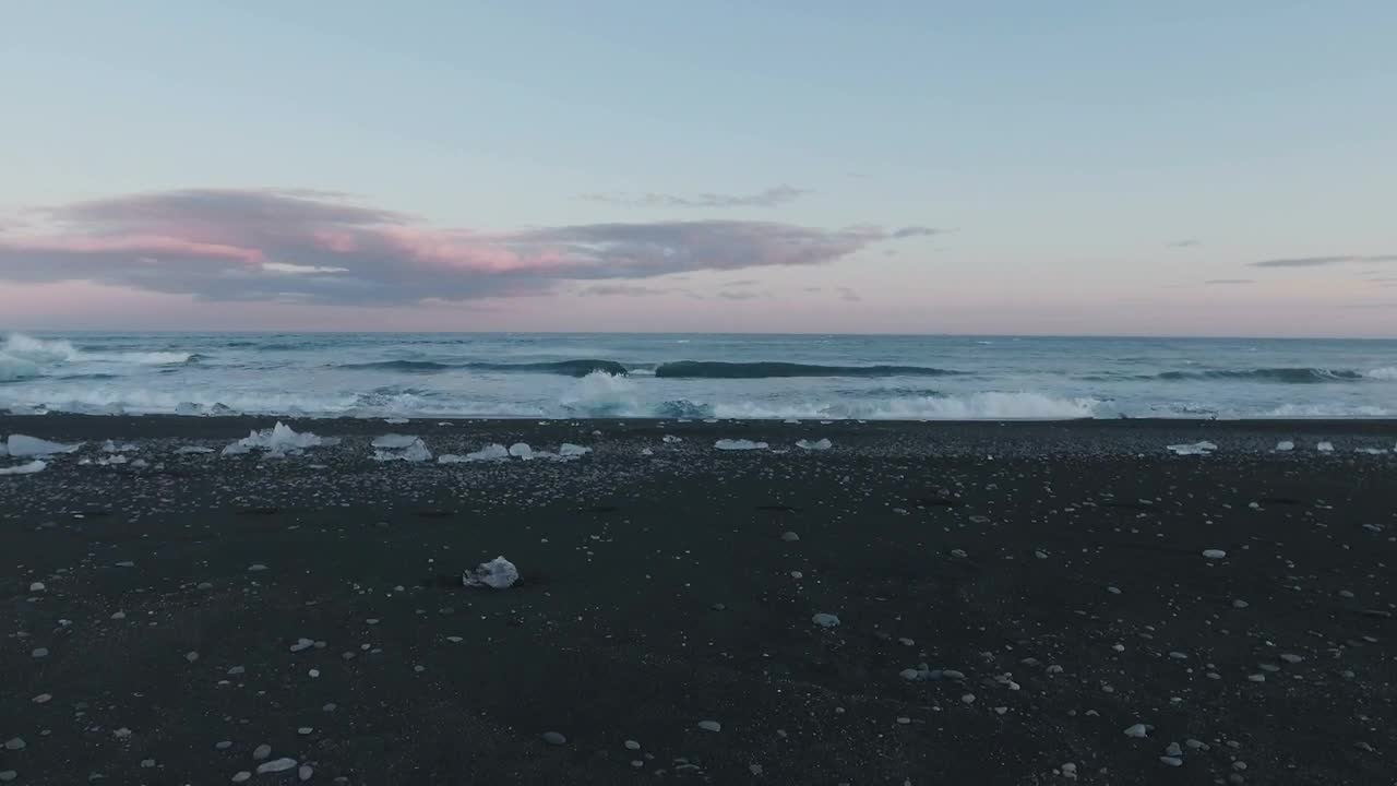 Stock Video Icebergs In Freezing Water Animated Wallpaper