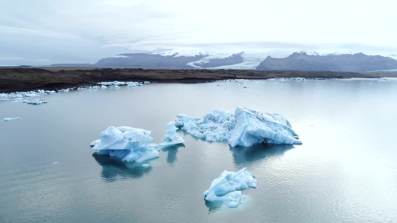 Stock Video Iceberg Floating In The Ocean Near The Coast Animated Wallpaper