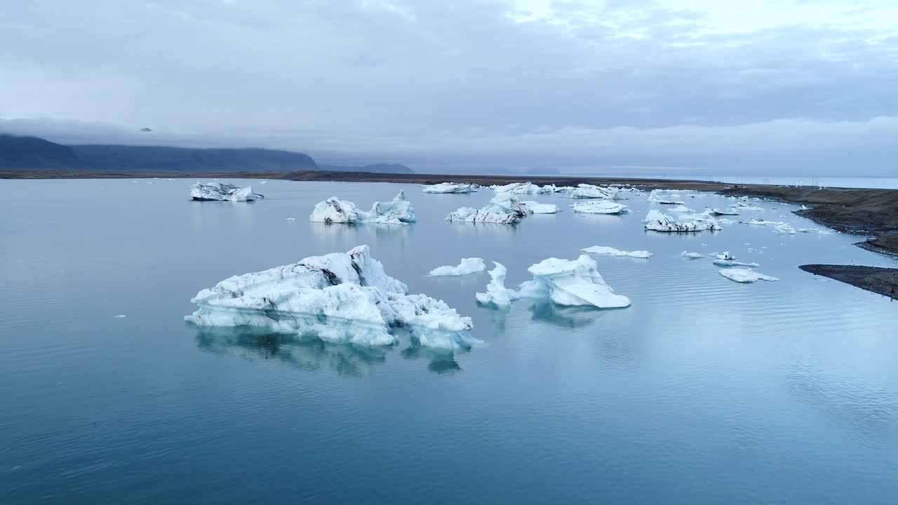 Stock Video Ice Melting On A Lake Animated Wallpaper