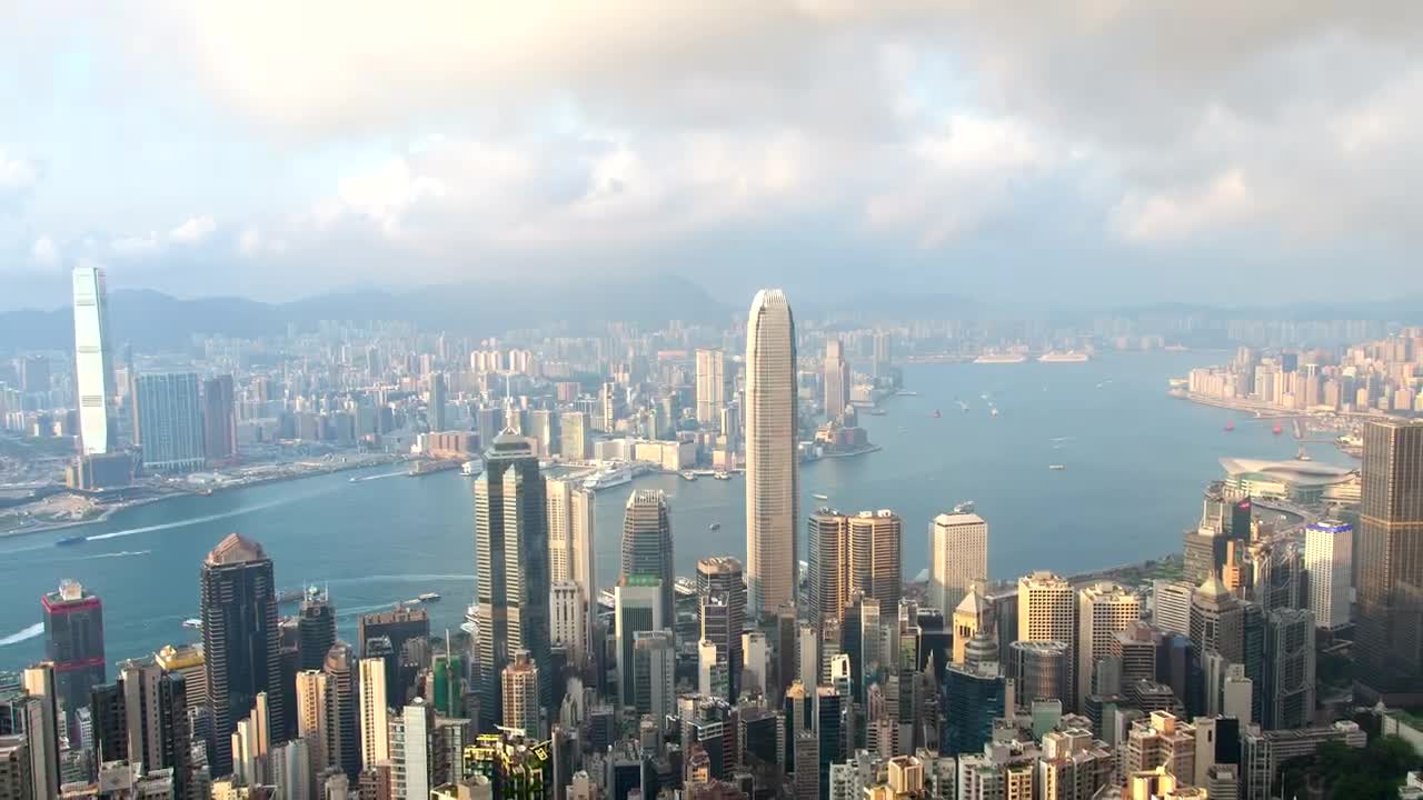 Stock Video Huge River With Boats Surrounded By A City Animated Wallpaper