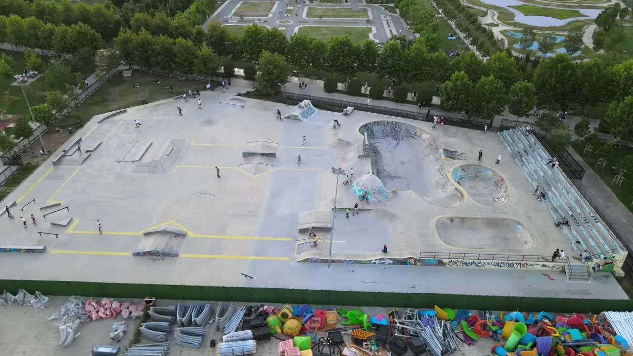 Stock Video Huge Park With Skating And Bike Rinks Animated Wallpaper