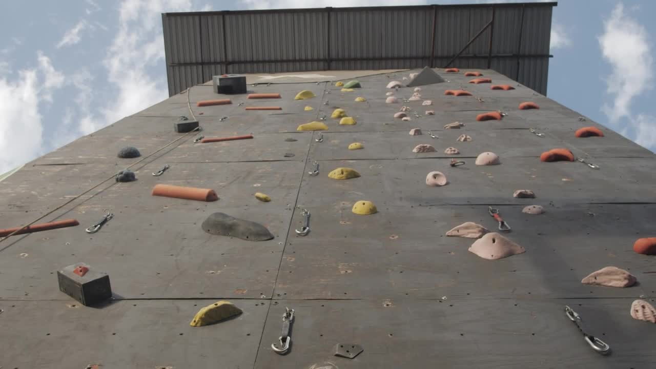 Stock Video Huge Mountaineering Practice Wall Animated Wallpaper