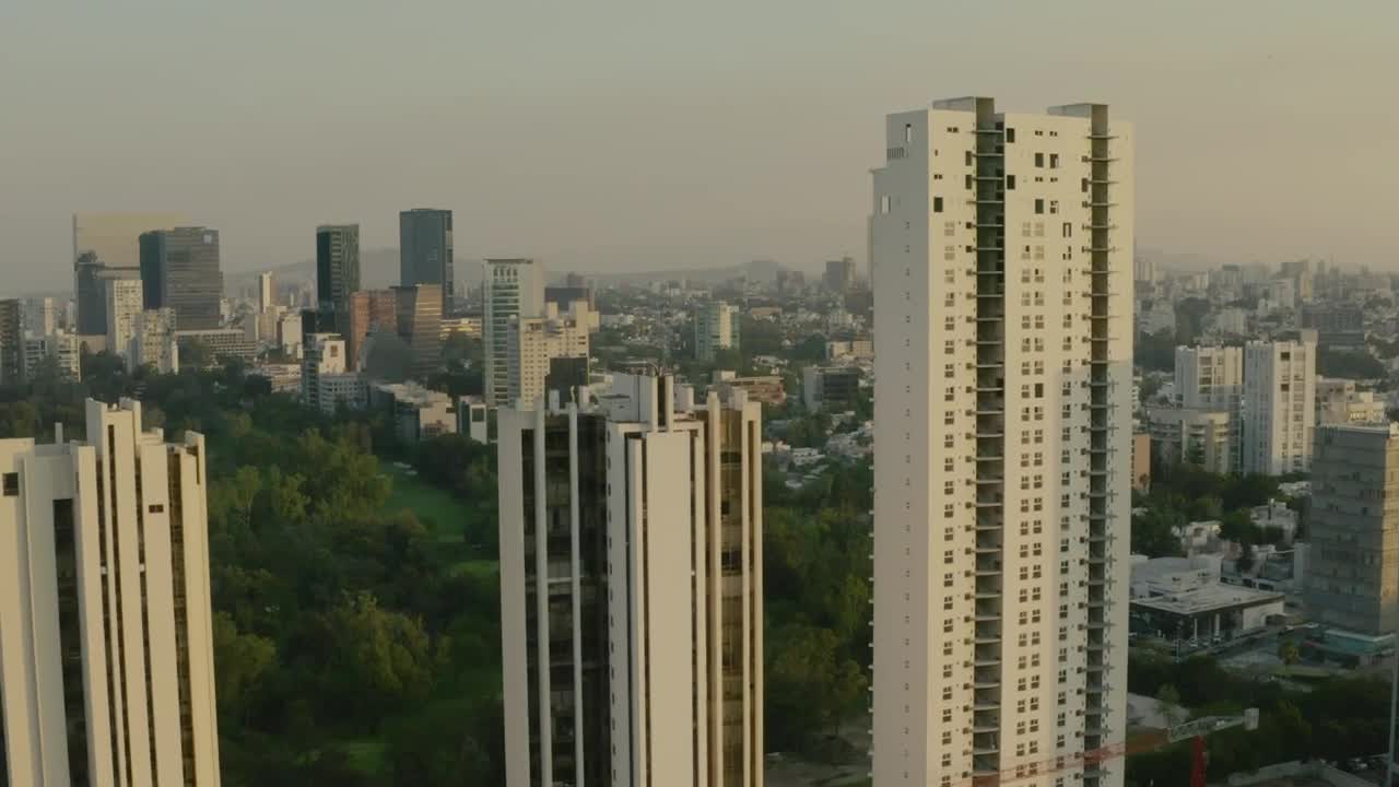 Stock Video Huge City With A Large Park In An Aerial Shot Animated Wallpaper