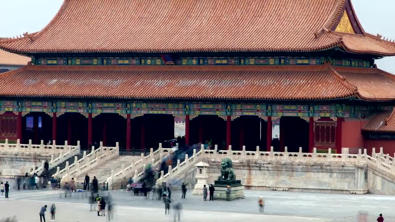 Stock Video Huge Asian Building With Many Tourists Animated Wallpaper
