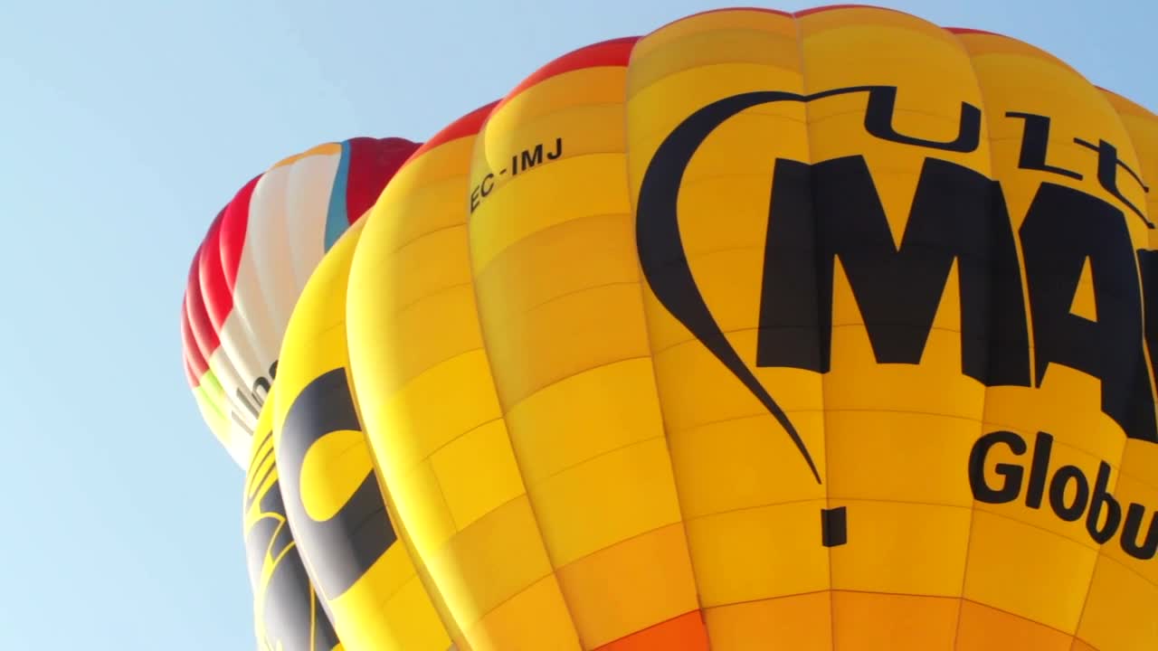 Stock Video Hot Air Balloon Rising Animated Wallpaper