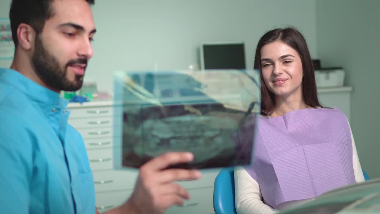 Stock Video Hospital Patient Looks At X Ray With Doctor Animated Wallpaper