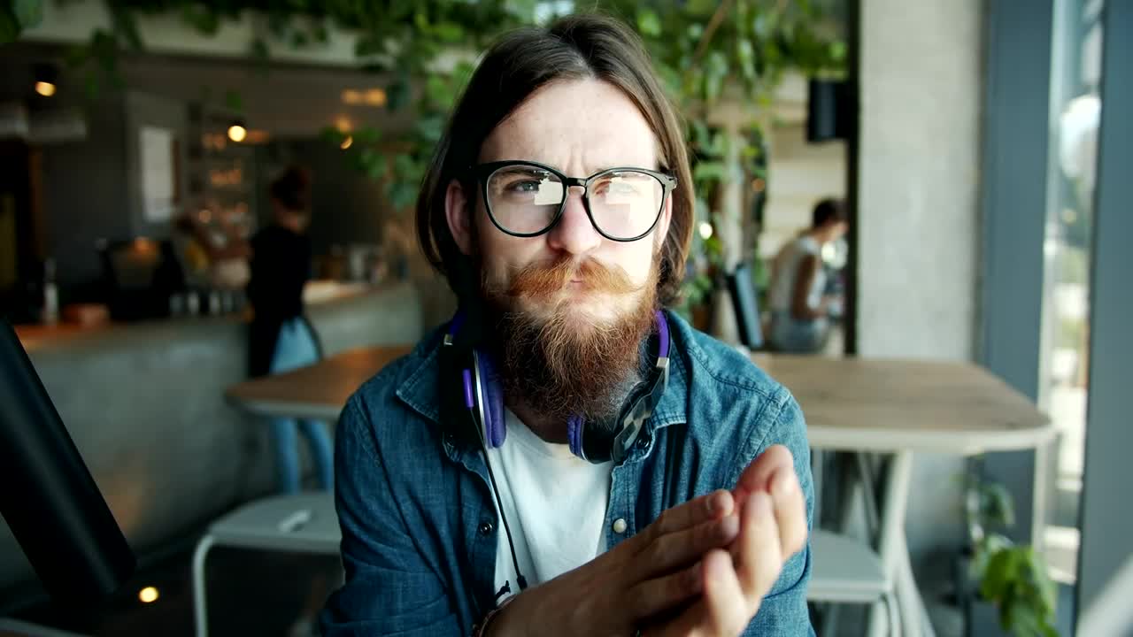 Stock Video Hipster Blogger Talking To The Camera Animated Wallpaper