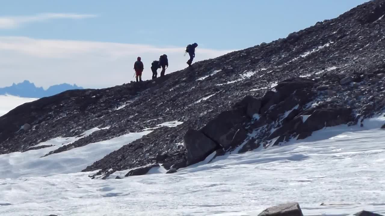 Stock Video Hikers On A Snowy Mountain Animated Wallpaper