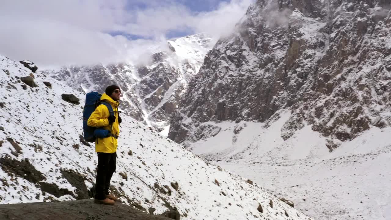 Stock Video Hiker Standing In Winter Mountains Epic Shot Animated Wallpaper