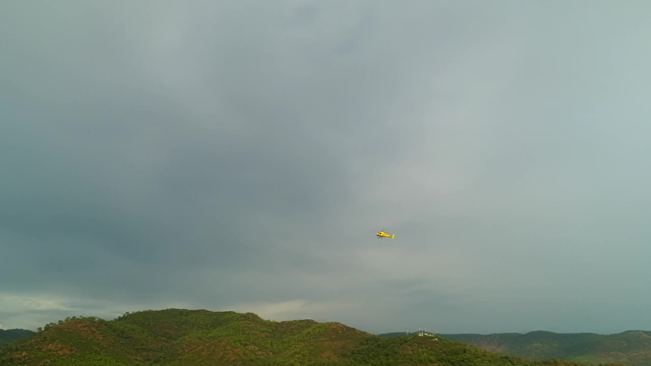 Stock Video Helicopter Flying Out Over The Ocean Animated Wallpaper