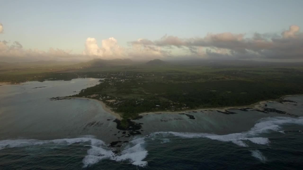 Stock Video Heading Away From The Island Animated Wallpaper