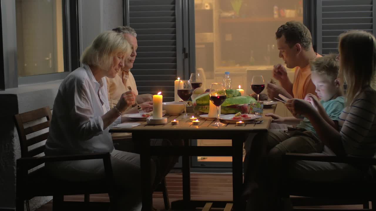 Stock Video Having Dinner Outside As A Family Animated Wallpaper