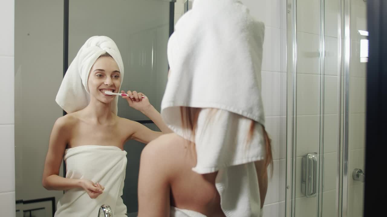 Stock Video Happy Woman Brushing Her Teeth In Her Morning Routine Animated Wallpaper