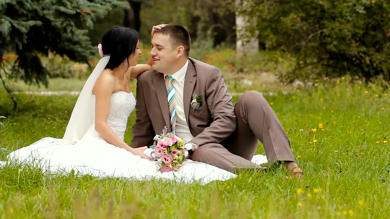 Stock Video Happy Newlywed Couple In The Park Animated Wallpaper