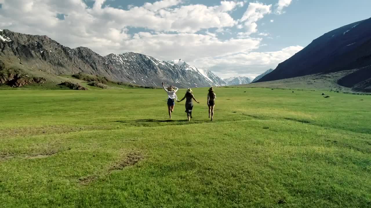 Stock Video Happy Friends Running In Nature Animated Wallpaper