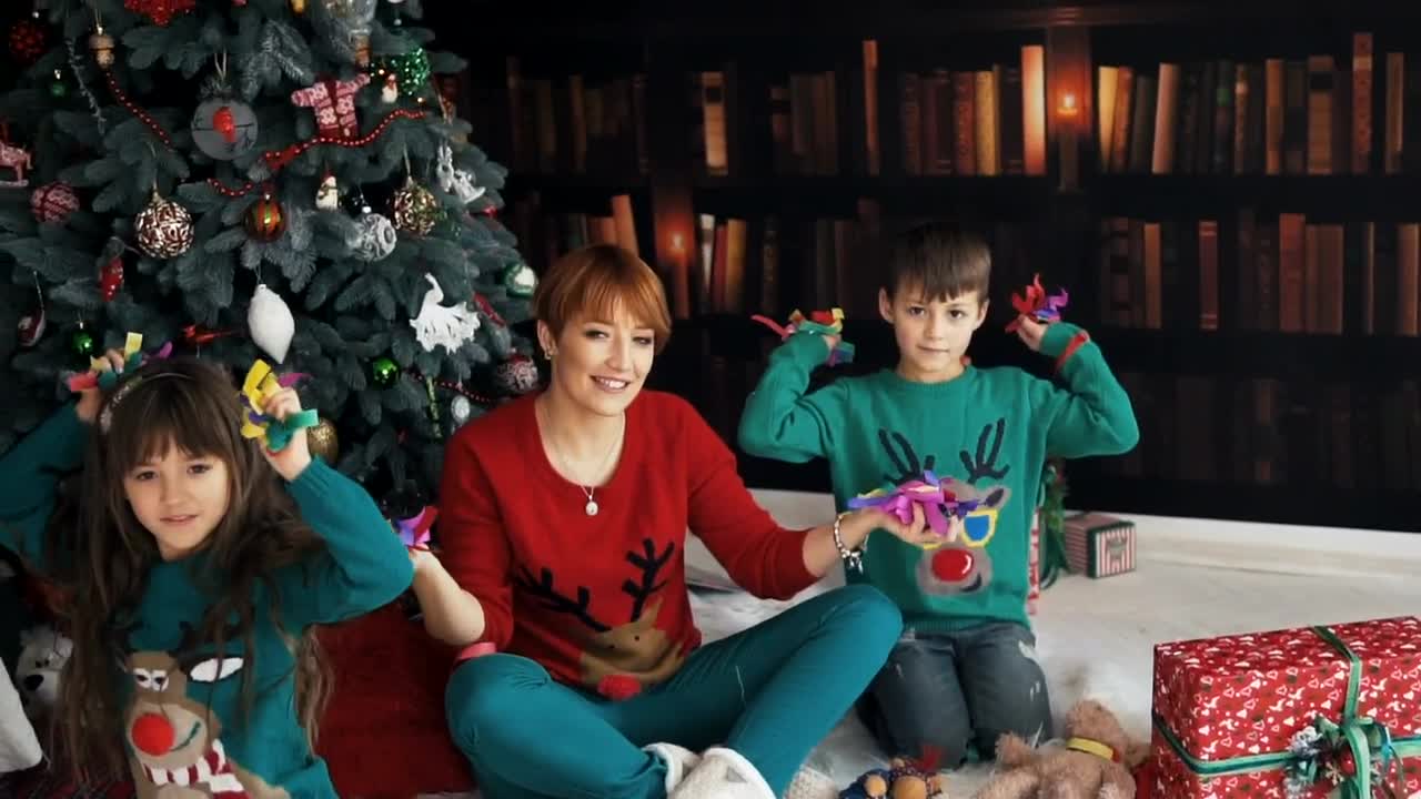 Stock Video Happy Family Celebrating Christmas Animated Wallpaper
