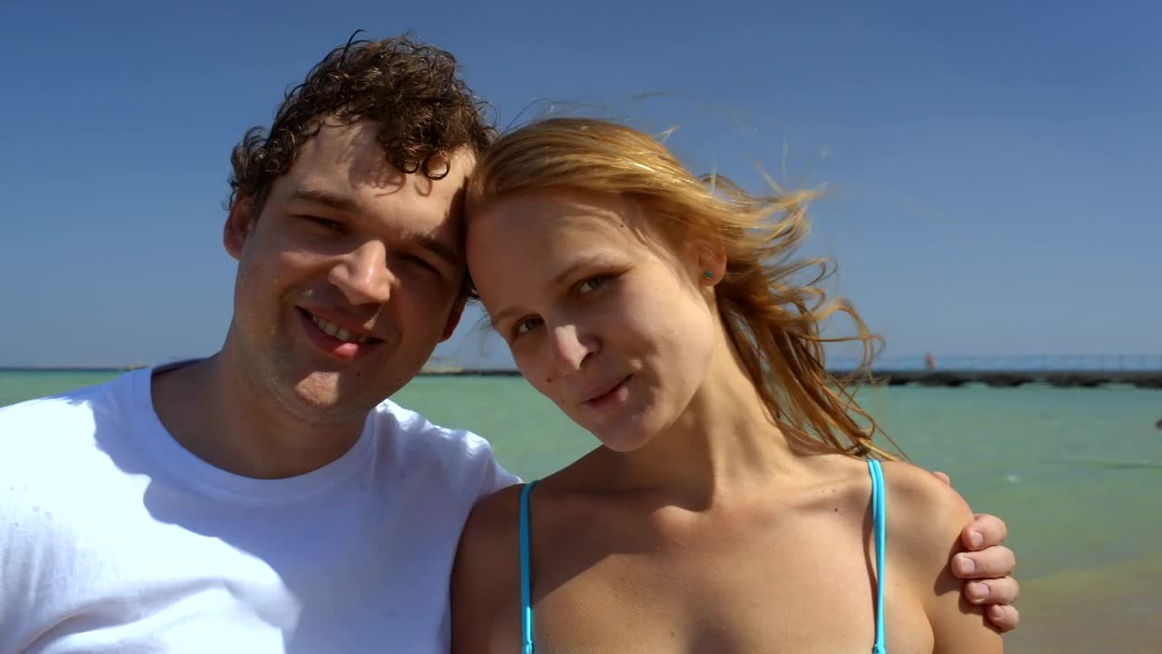 Stock Video Happy Couple Smiling In The Ocean Animated Wallpaper