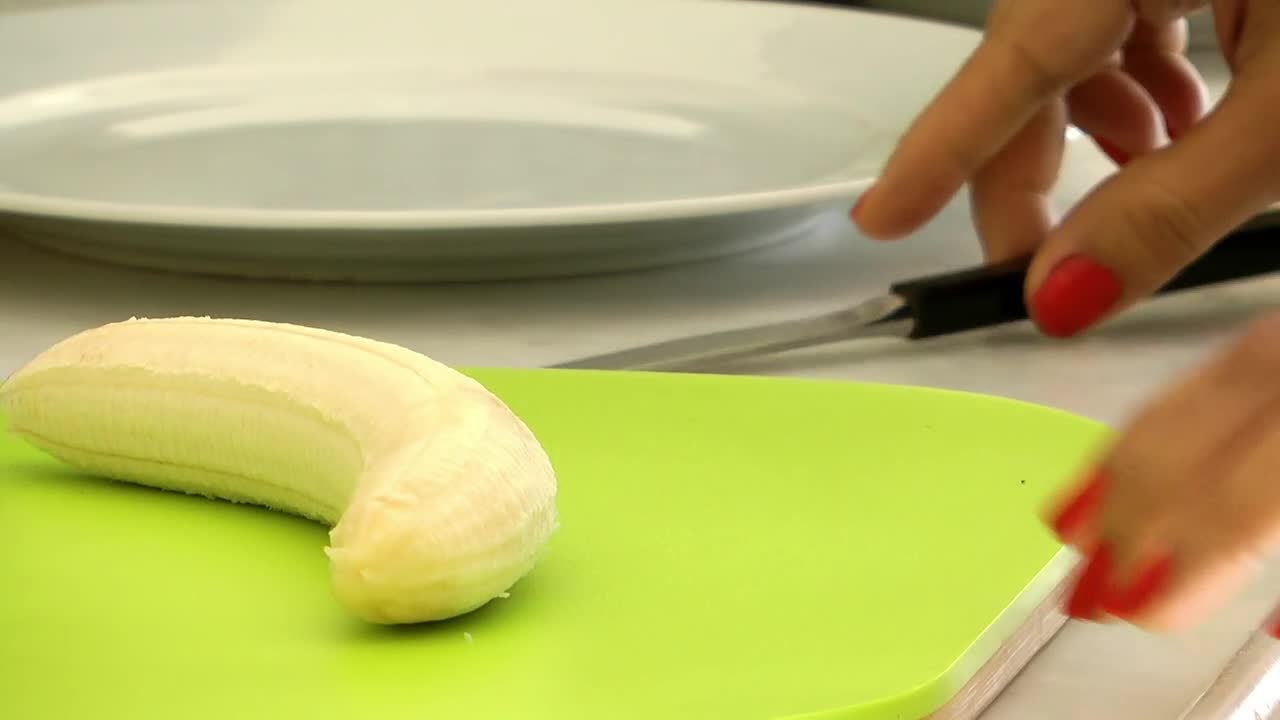 Stock Video Hands Of A Woman Slicing A Banana Animated Wallpaper