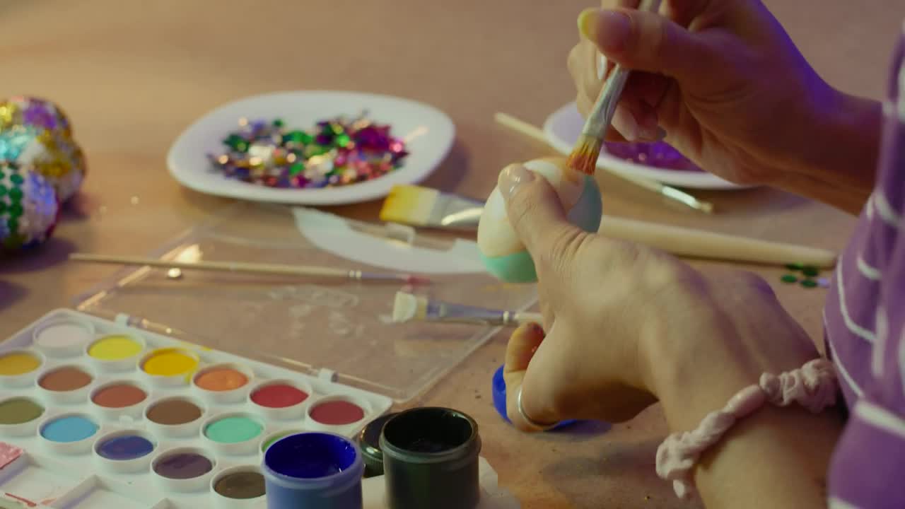 Stock Video Hands Of A Woman Painting Easter Eggs Animated Wallpaper