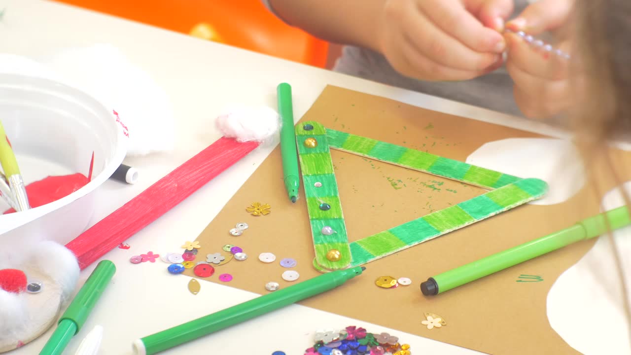 Stock Video Hands Of A Girl Doing Crafts Animated Wallpaper