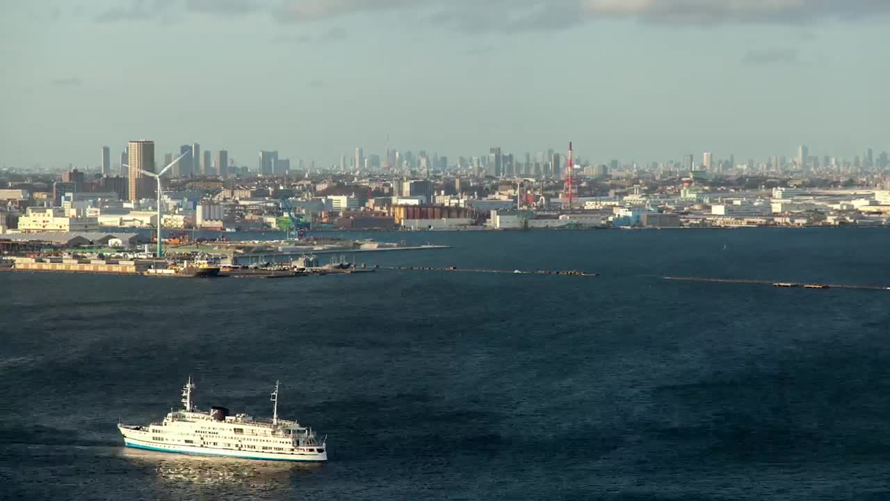 Stock Video Lake With Yachts Near A Big City Animated Wallpaper